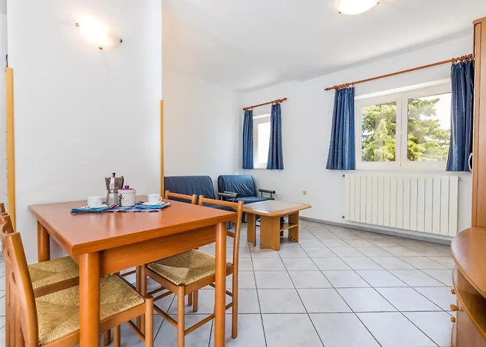 Apartment 7766b